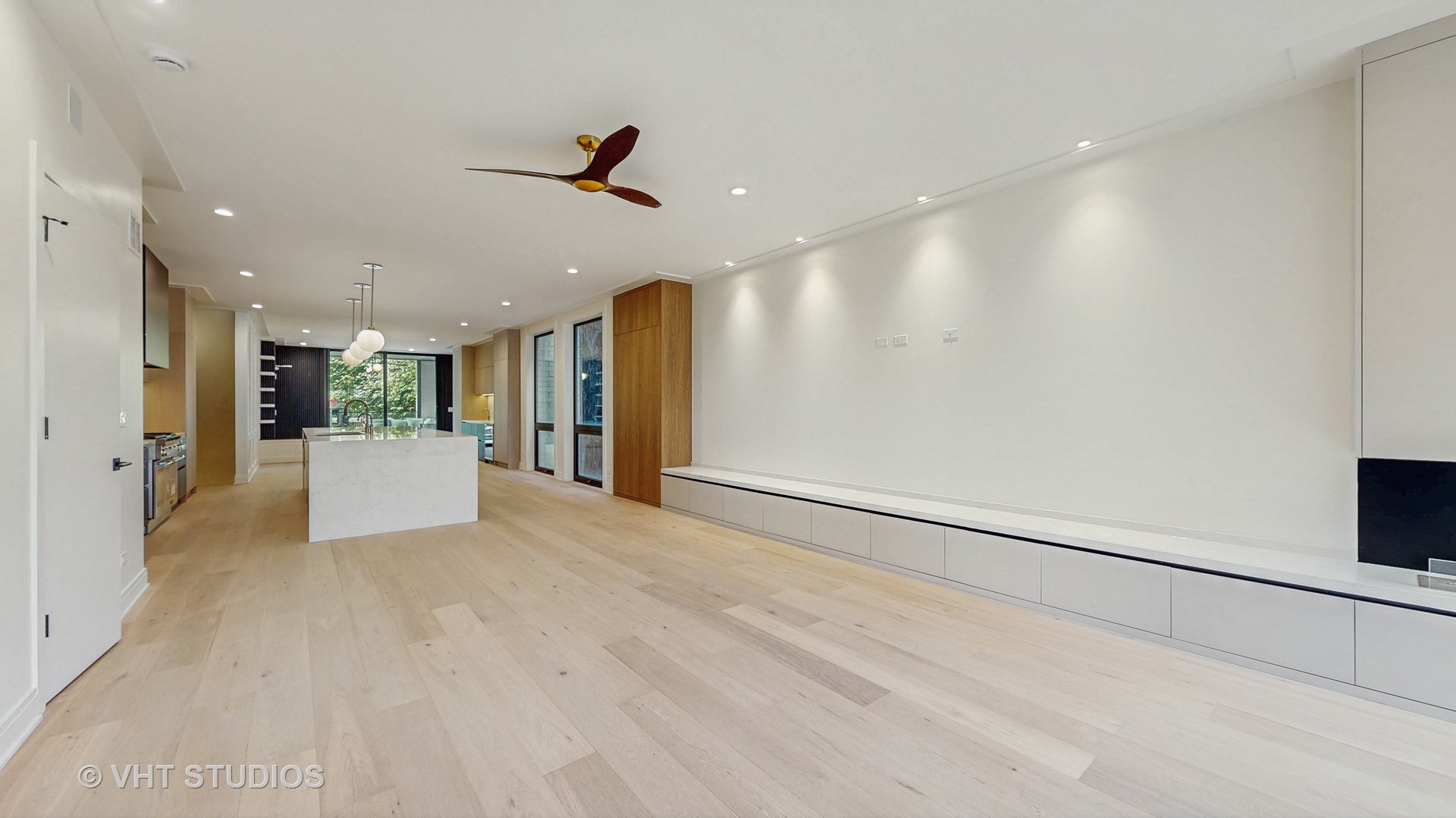 642 W Webster Avenue 1