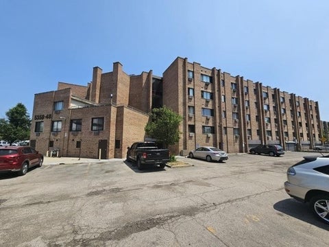 Photo of 5348 N Cumberland Avenue #405, Chicago, IL 60656 (MLS # 12747157)