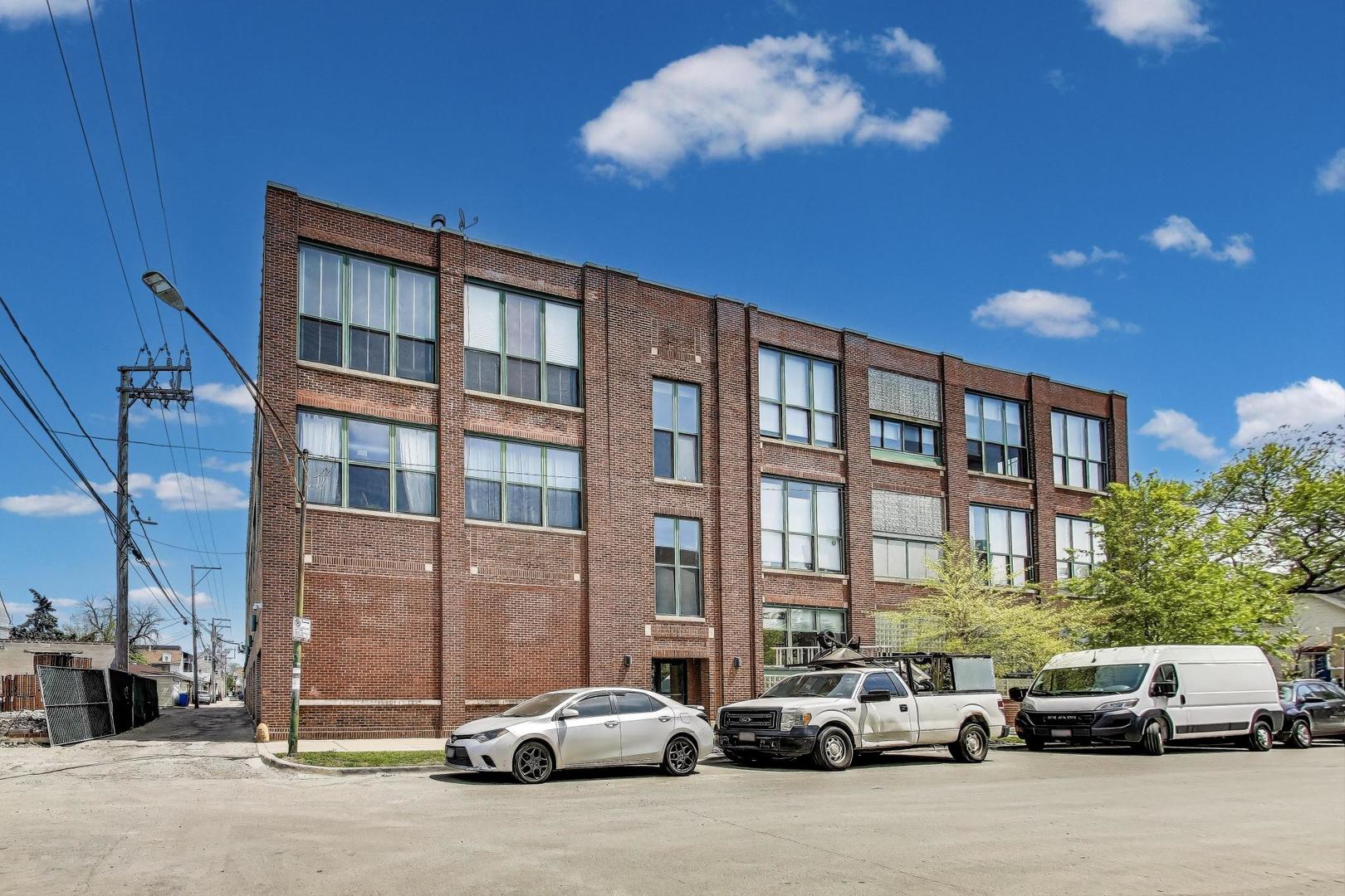 2654 W Medill Avenue 202