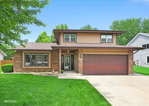 Photo of 29 Mayfair Lane, Aurora, IL 60504 (MLS # 12738654)