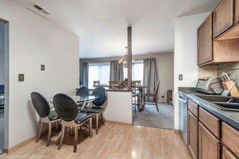 Tiny photo for 2950 Northampton Drive #B2, Rolling Meadows, IL 60008 (MLS # 12608555)