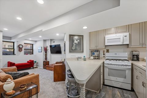 Tiny photo for 808 S Bishop Street, Chicago, IL 60607 (MLS # 12576466)