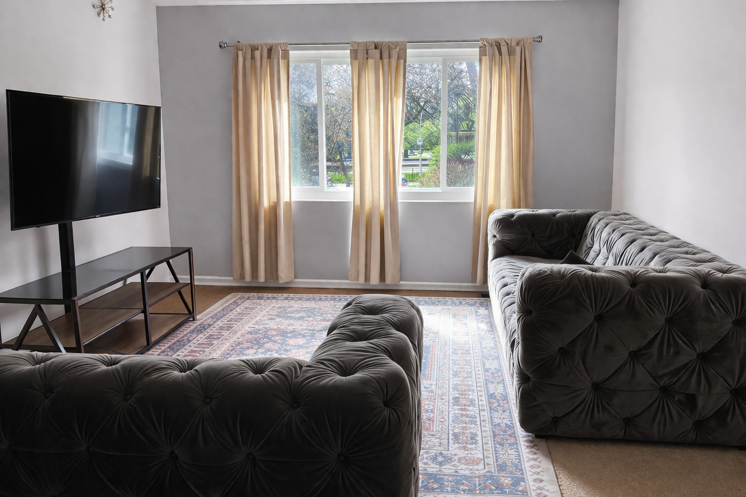 1706 W Jarvis Avenue 1W