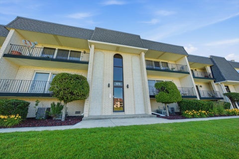 Tiny photo for 15712 OLD ORCHARD Court #1S, Orland Park, IL 60462 (MLS # 12683322)