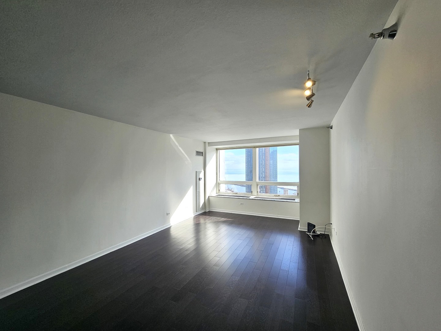 512 N MCCLURG Court 1906