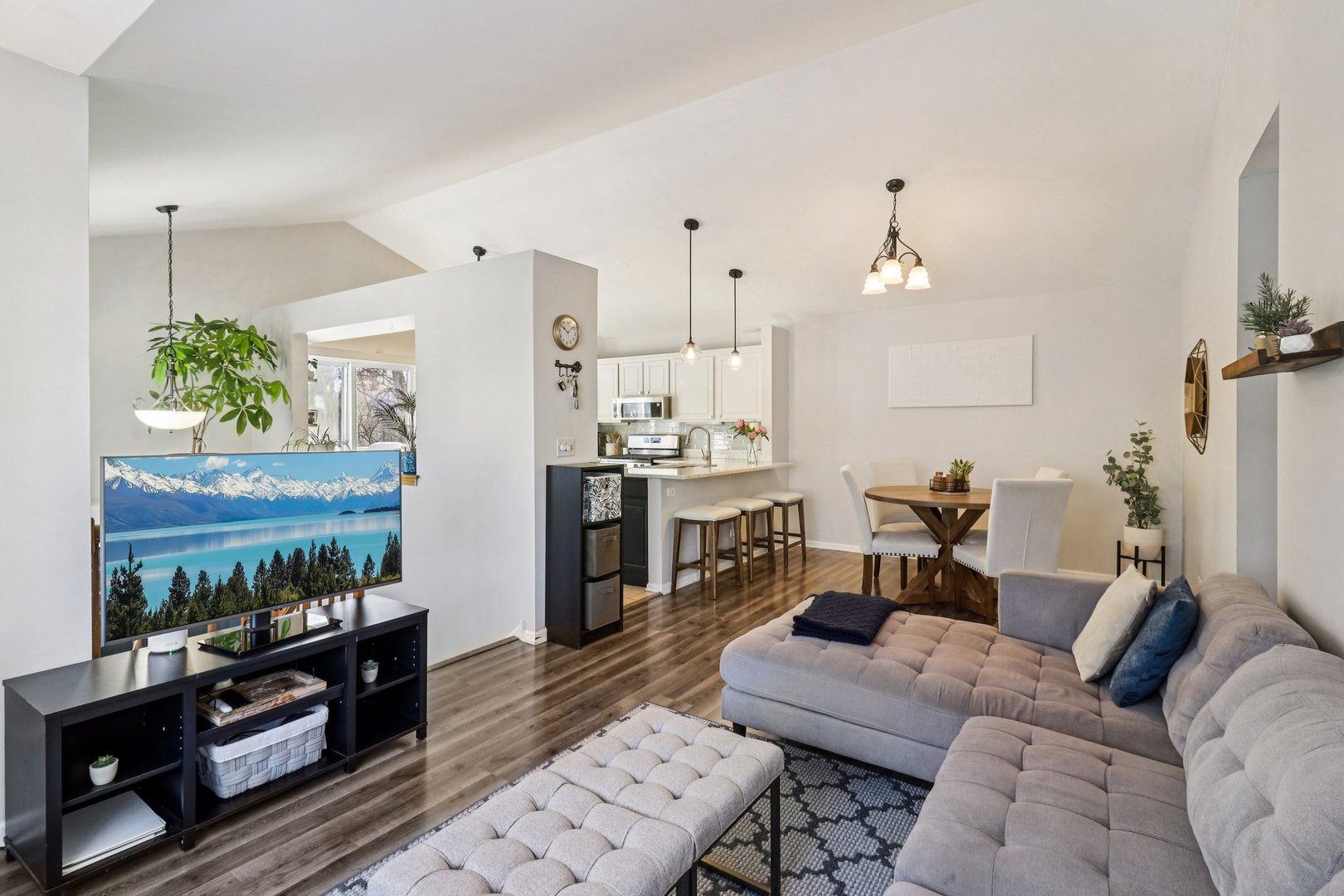 241 W Whispering Oaks Lane