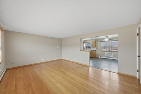 Tiny photo for 6925 W 64th Place #3F, Chicago, IL 60638 (MLS # 12577331)
