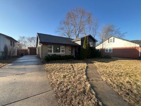 Photo of 5009 W 101st Street, Oak Lawn, IL 60453 (MLS # 12579232)