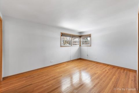 Tiny photo for 380 Dulles Road, Des Plaines, IL 60016 (MLS # 12535336)