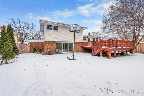 Tiny photo for 380 Dulles Road, Des Plaines, IL 60016 (MLS # 12535336)