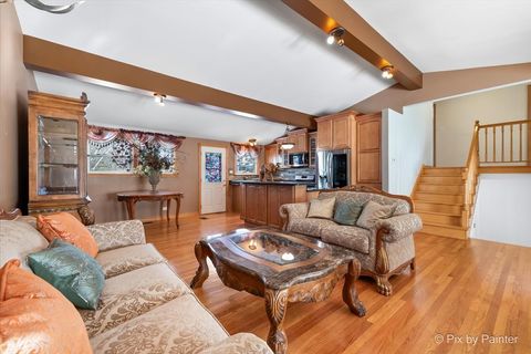 Tiny photo for 380 Dulles Road, Des Plaines, IL 60016 (MLS # 12535336)