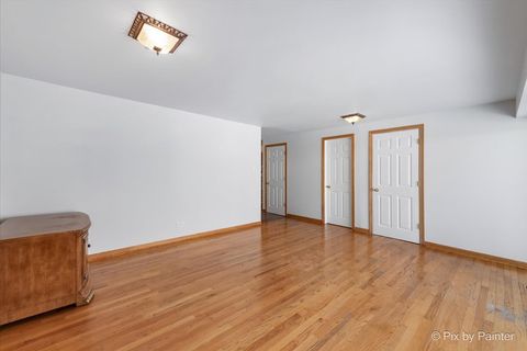 Tiny photo for 380 Dulles Road, Des Plaines, IL 60016 (MLS # 12535336)