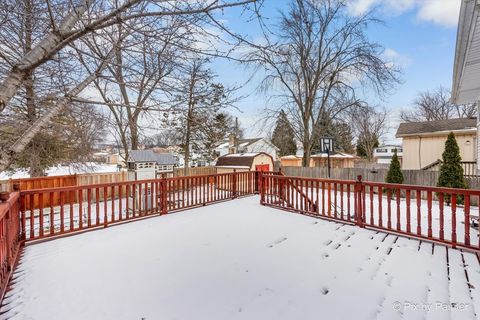 Tiny photo for 380 Dulles Road, Des Plaines, IL 60016 (MLS # 12535336)