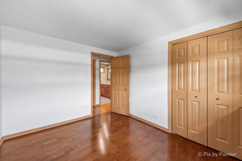 Tiny photo for 380 Dulles Road, Des Plaines, IL 60016 (MLS # 12535336)