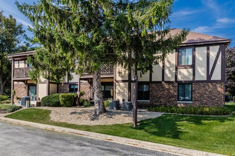 Tiny photo for 1717 Lakecliffe Drive #C, Wheaton, IL 60189 (MLS # 12758699)