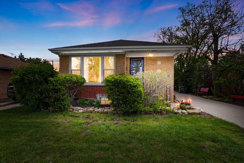 Tiny photo for 2711 Maple Avenue, Brookfield, IL 60513 (MLS # 12640894)