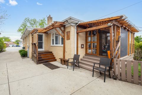 Tiny photo for 2711 Maple Avenue, Brookfield, IL 60513 (MLS # 12640894)