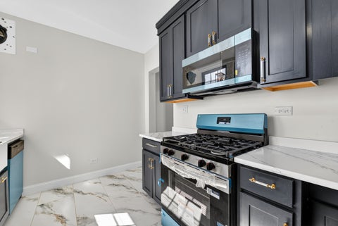 Tiny photo for 6901 S Oglesby Avenue #10A, Chicago, IL 60649 (MLS # 12634008)