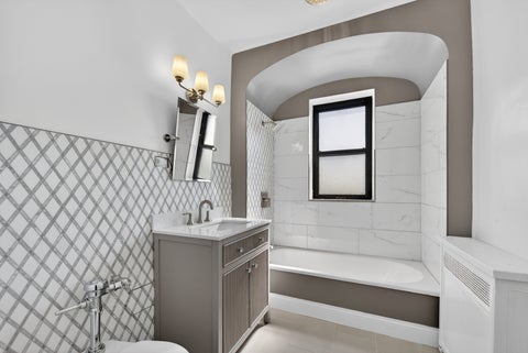 Tiny photo for 6901 S Oglesby Avenue #10A, Chicago, IL 60649 (MLS # 12634008)