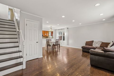 Tiny photo for 213 S Dryden Place, Arlington Heights, IL 60004 (MLS # 12601116)