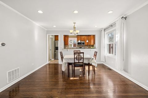 Tiny photo for 213 S Dryden Place, Arlington Heights, IL 60004 (MLS # 12601116)