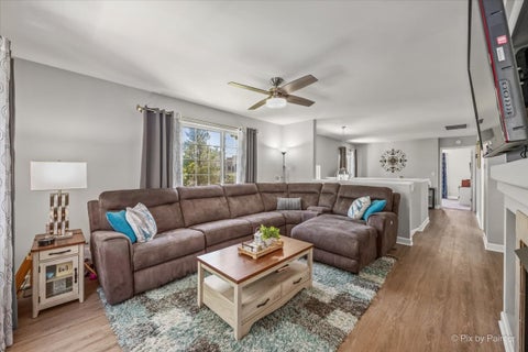 Tiny photo for 2433 Daybreak Court #2433, Elgin, IL 60123 (MLS # 12679634)