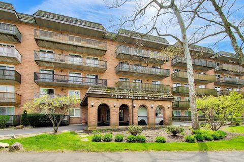 Property photo of 500 Redondo Drive 111, Downers Grove, IL 60516