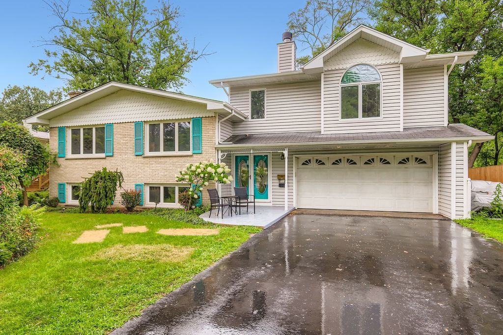 Photo for 5904 Elm Street, Lisle, IL 60532 (MLS # 12447036)