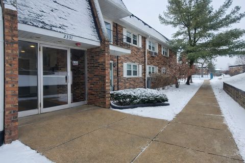 Photo of 2331 Ogden Avenue #4, Downers Grove, IL 60515 (MLS # 12548970)