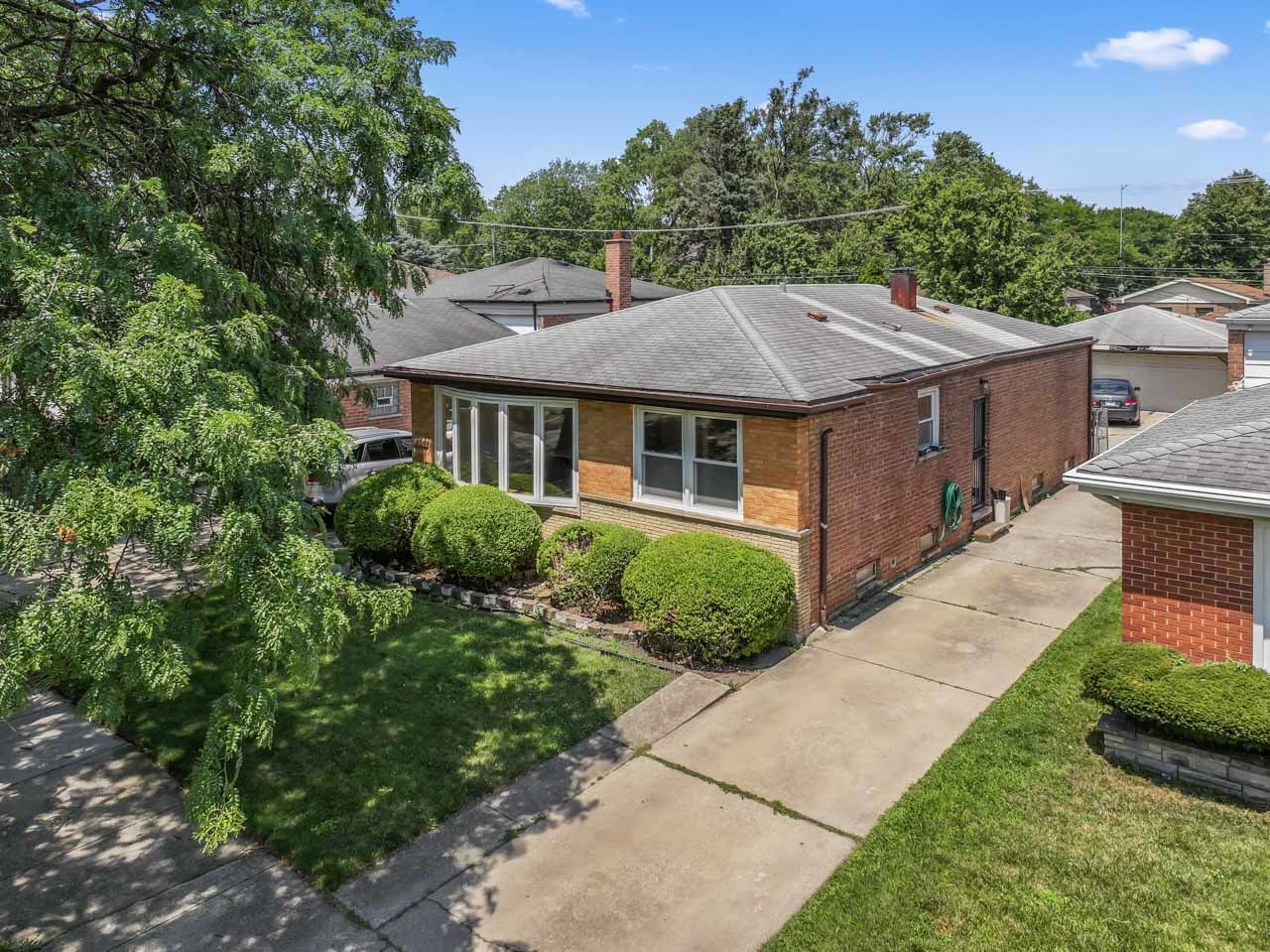 1042 W 107th Place