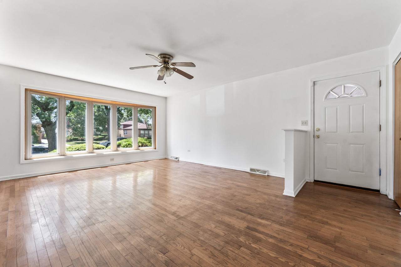 1042 W 107th Place