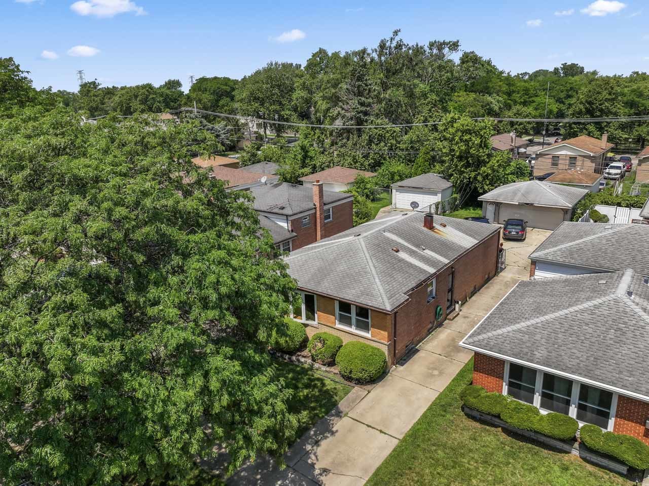 1042 W 107th Place