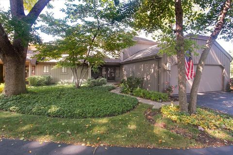 Photo of 660 Old Barn Road #F-24, Lake Barrington, IL 60010 (MLS # 12456944) Photo of 660 Old Barn Road #F-24, Lake Barrington, IL 60010 (MLS # 12456944)