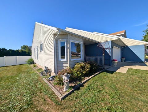 Tiny photo for 801 W Mckinley Road, Ottawa, IL 61350 (MLS # 12753526)