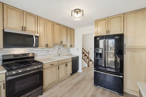 Tiny photo for 4441 HARBOR Circle, Hoffman Estates, IL 60192 (MLS # 12599908)