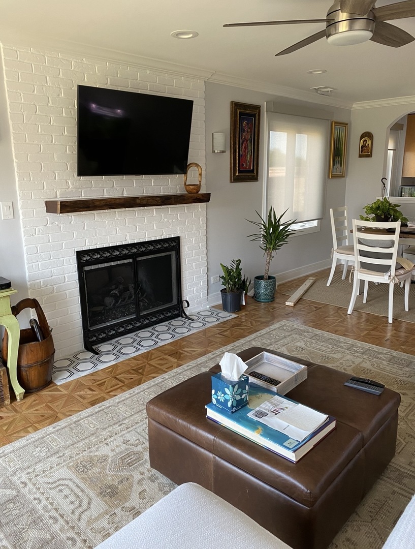 901 Hinman Avenue 5F