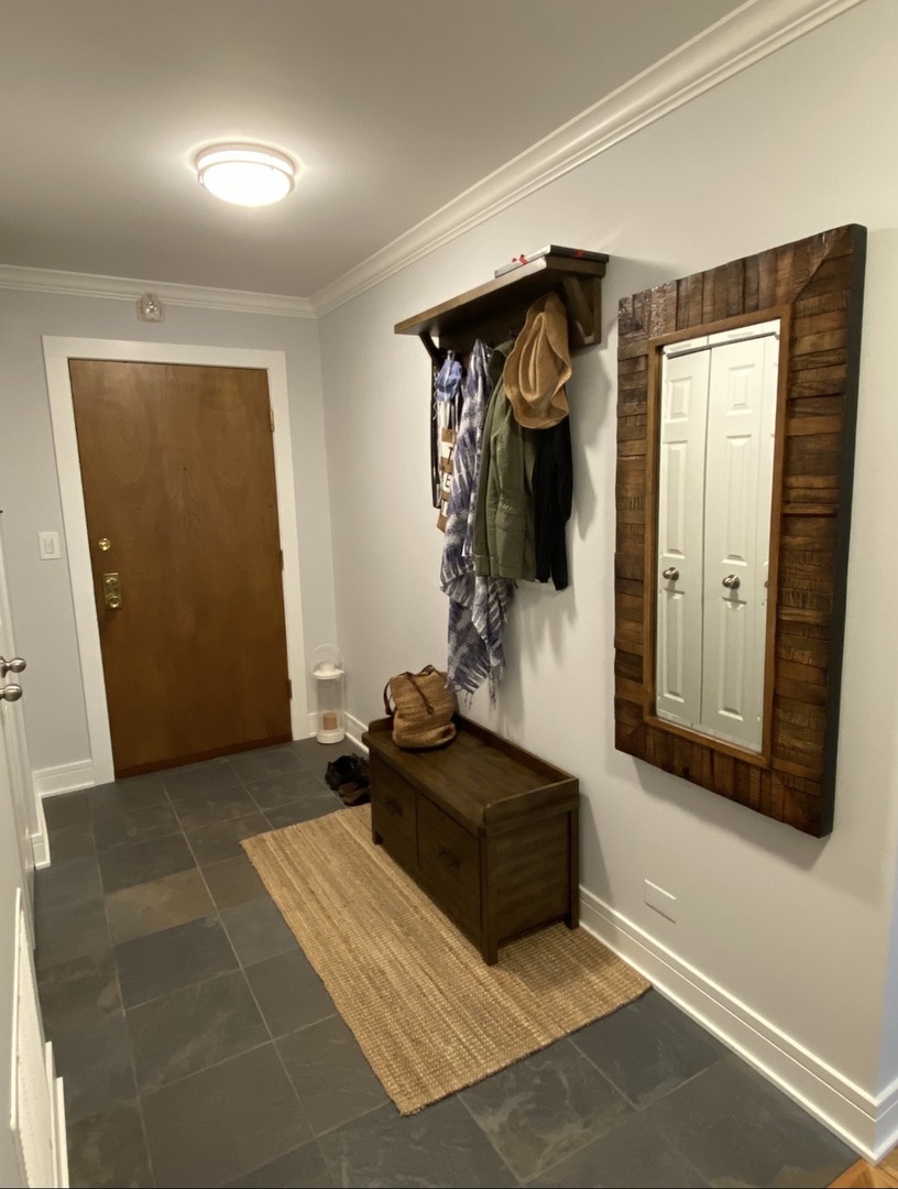 901 Hinman Avenue 5F