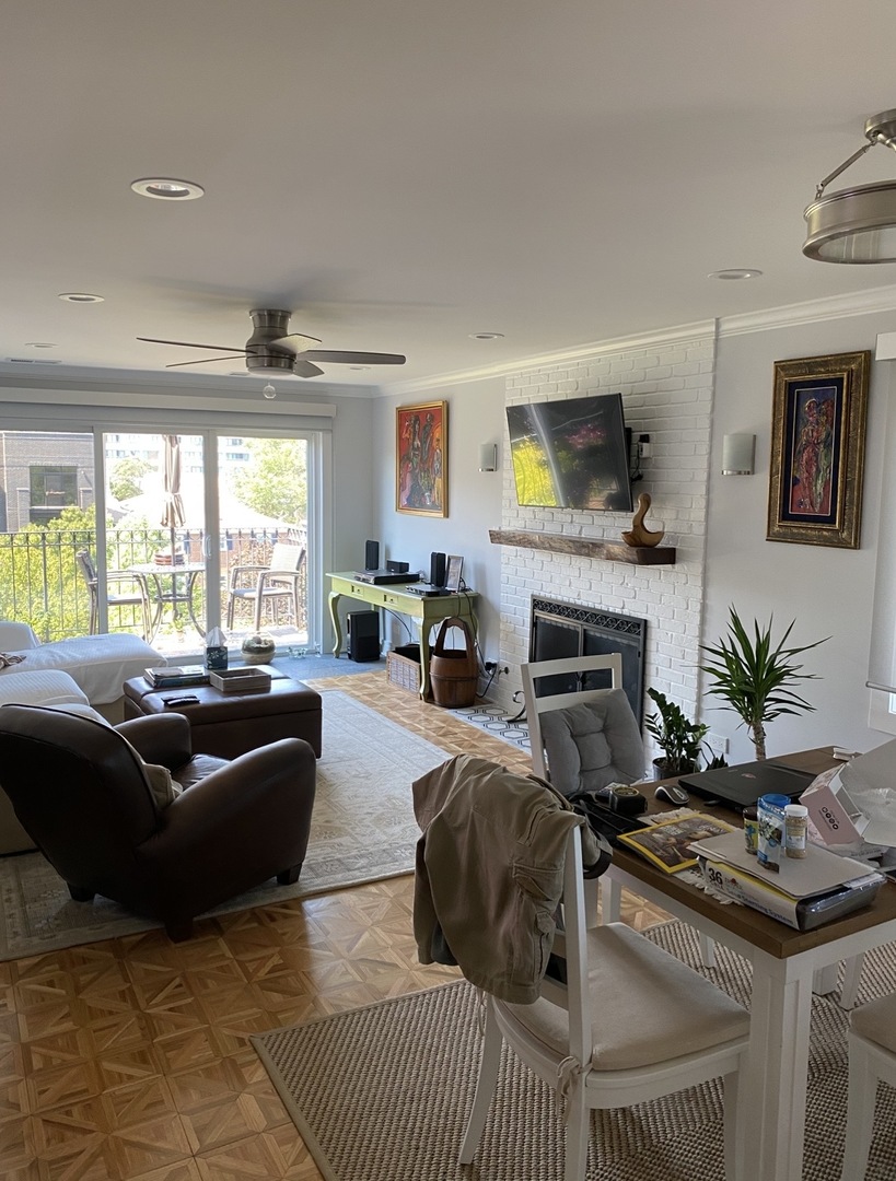 901 Hinman Avenue 5F