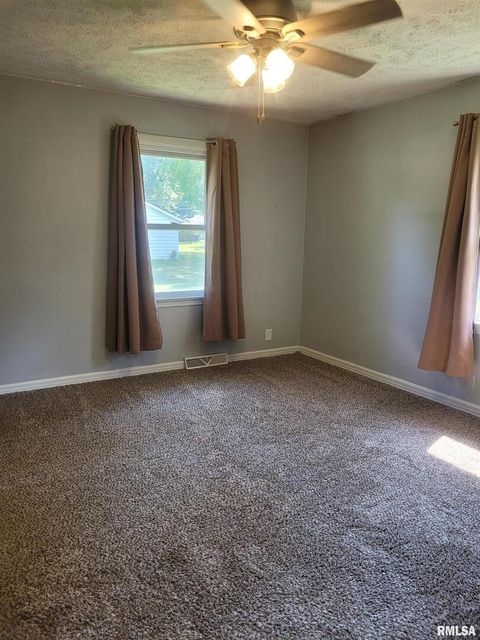 Tiny photo for 601 NORA Lane, Mt Vernon, IL 62864 (MLS # EB460707)