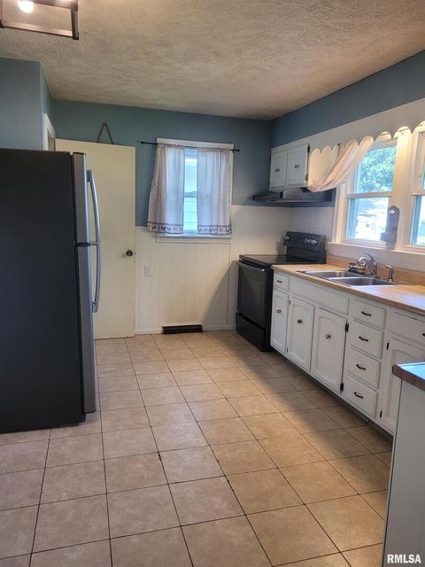 Tiny photo for 601 NORA Lane, Mt Vernon, IL 62864 (MLS # EB460707)