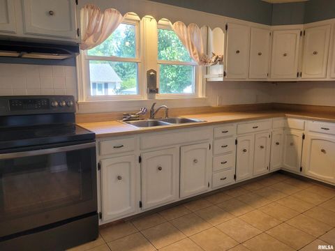 Tiny photo for 601 NORA Lane, Mt Vernon, IL 62864 (MLS # EB460707)