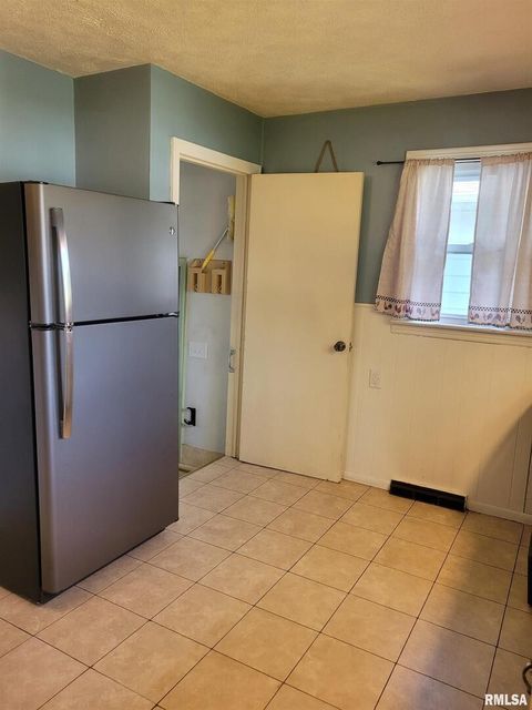 Tiny photo for 601 NORA Lane, Mt Vernon, IL 62864 (MLS # EB460707)