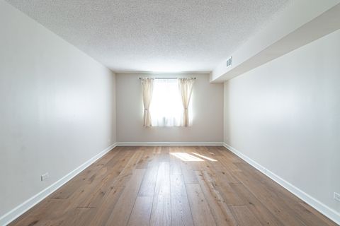 Tiny photo for 13200 W Heiden Circle #2111, Lake Bluff, IL 60044 (MLS # 12606702)