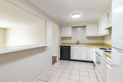 Tiny photo for 13200 W Heiden Circle #2111, Lake Bluff, IL 60044 (MLS # 12606702)