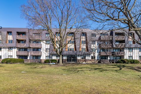 Photo of 13200 W Heiden Circle #2111, Lake Bluff, IL 60044 (MLS # 12606702)