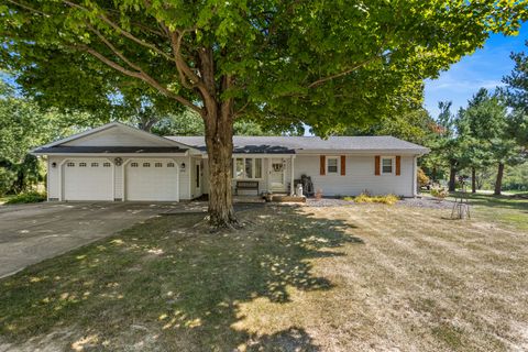 Photo of 4216 Anderson Drive, Heyworth, IL 61745 (MLS # 12457890) Photo of 4216 Anderson Drive, Heyworth, IL 61745 (MLS # 12457890)