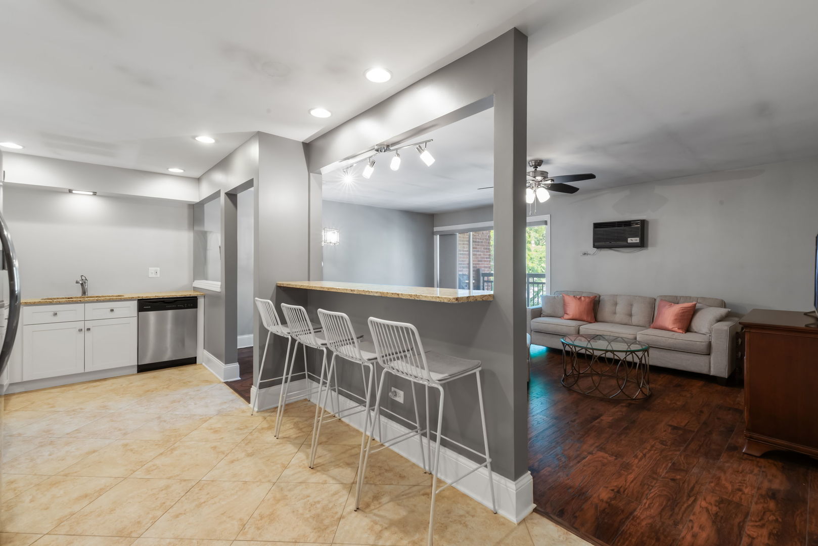 4133 Saratoga Avenue B-220