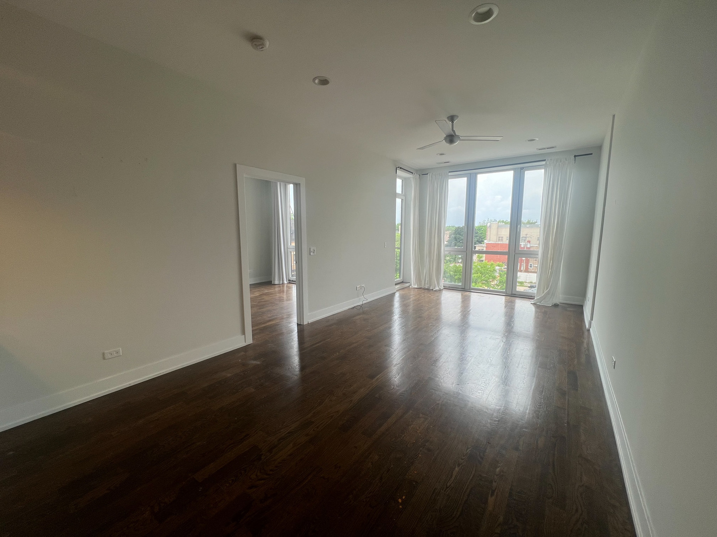 5137 N Broadway Street 204