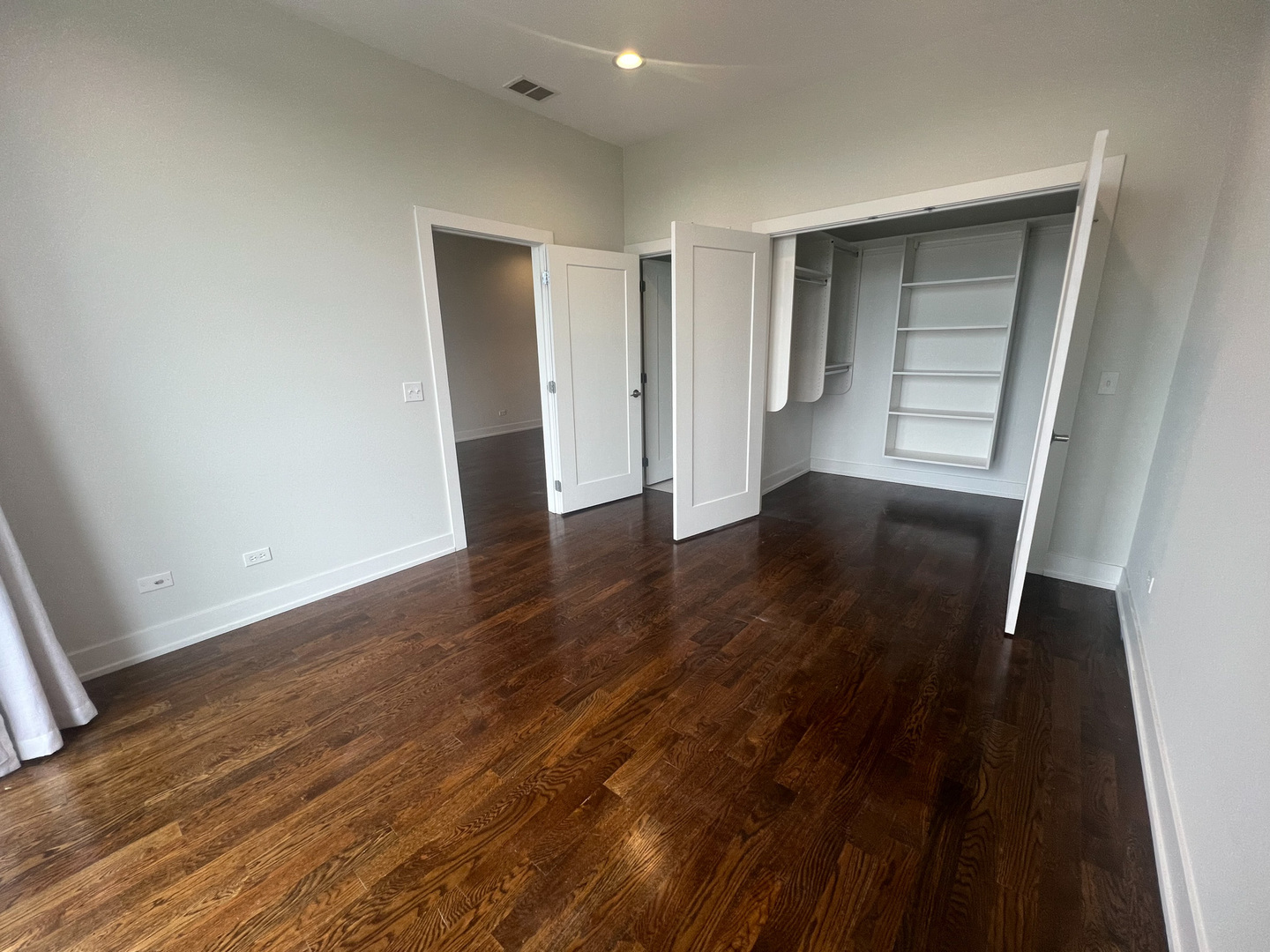 5137 N Broadway Street 204