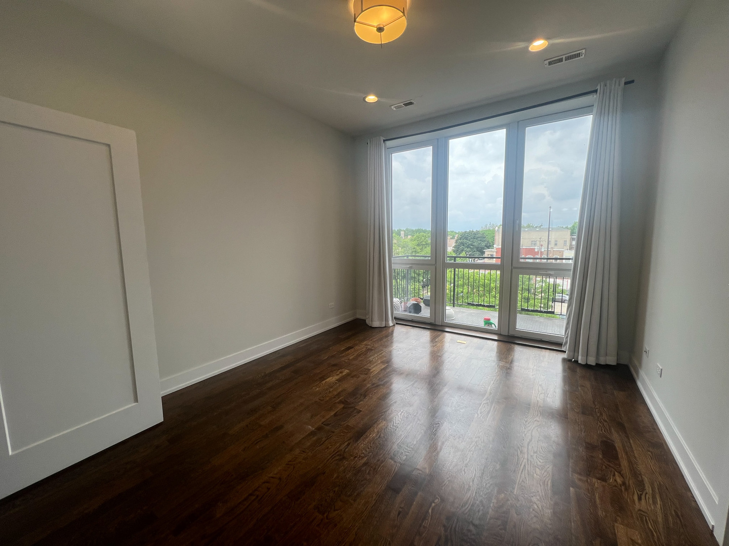 5137 N Broadway Street 204